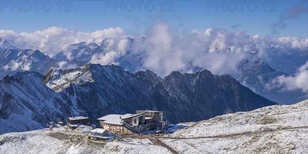 Edmund-Probst-Haus and station Hofatsblick