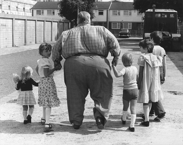 Big man with children