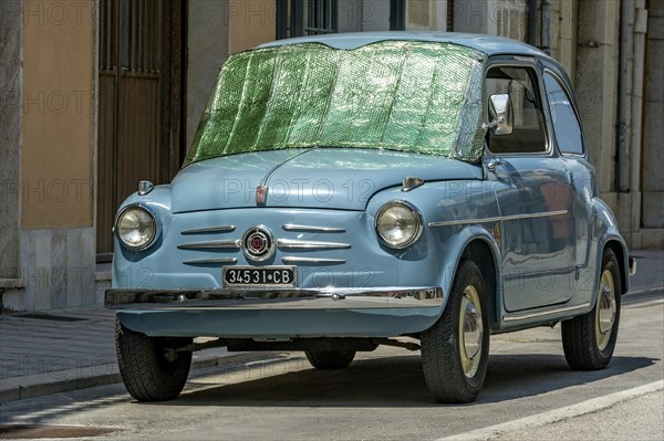 Blue FIAT 600