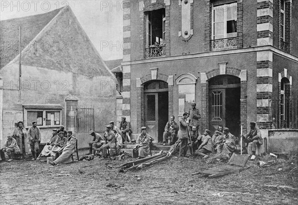 Wounded German soldiers in front of the Varreddes city hall