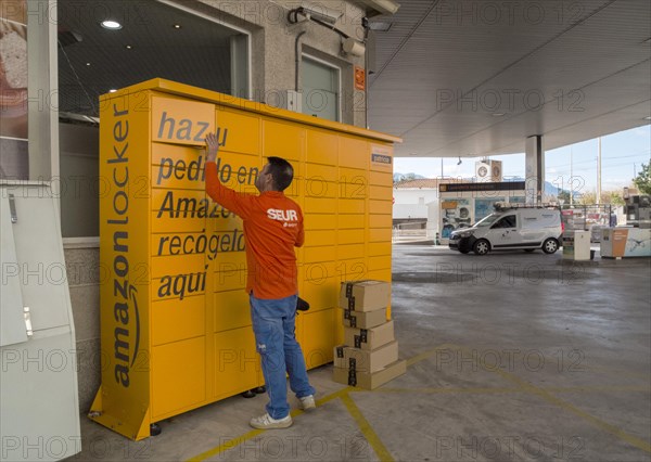 Logistics employee at Amazon Locker