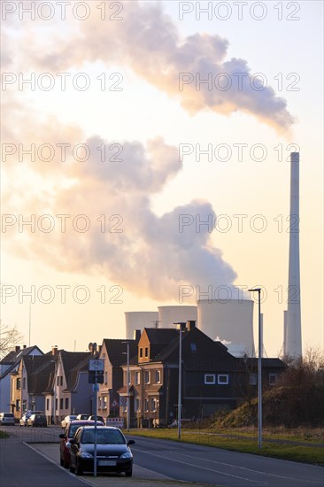 Housing estate with the Gersteinwerk power plant