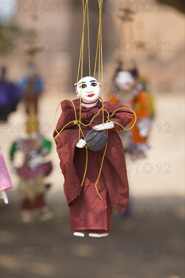 Marionetts as souvenir at Htilominlo temple