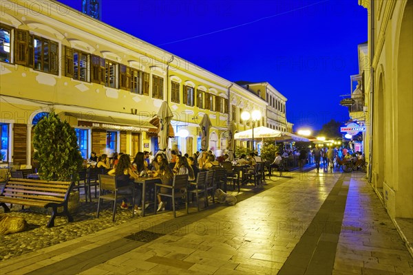 Pedestrian zone Rruga Kole Idromeno in the city centre