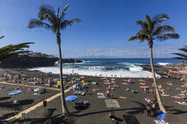 Tourists on the beach Playa da la Arena