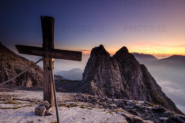 Summit cross of the third Watzmannkind in front of first and second Watzmannkind