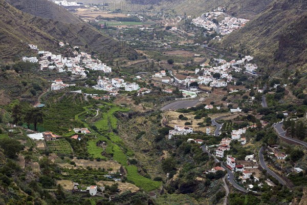 View into the Barranco de Agaete and the town of San Petro