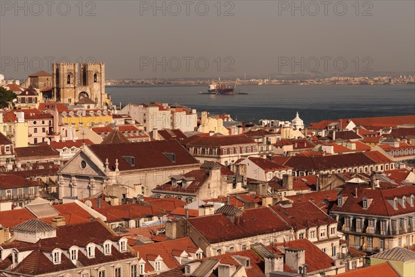 View over rooftops and cathedral Se Patriarcal