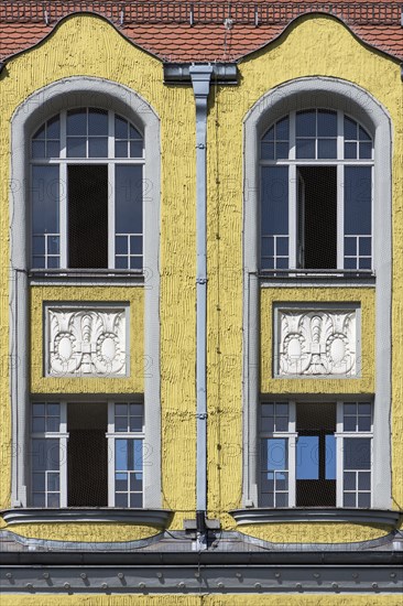 Side facade with Art Nouveau reliefs