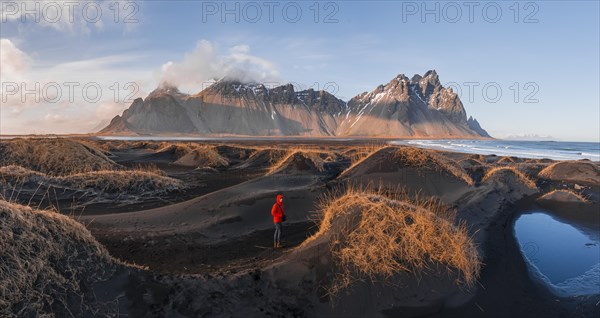 Evening atmosphere at the long lava beach