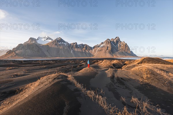 Evening atmosphere at the long lava beach