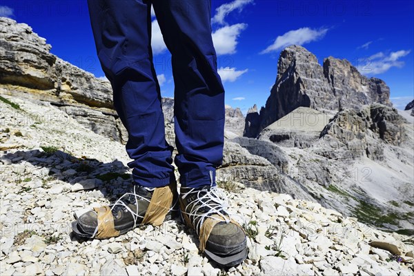 Hikers with repaired hiking boots on the hiking trail 101 at the Bullele-Joch-Hutte