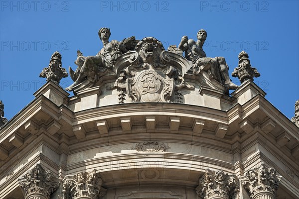 Gable with decorative figures