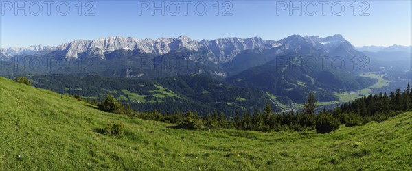 Wetterstein range with three-port peak