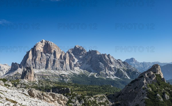 Hiking trail to Nuvolau