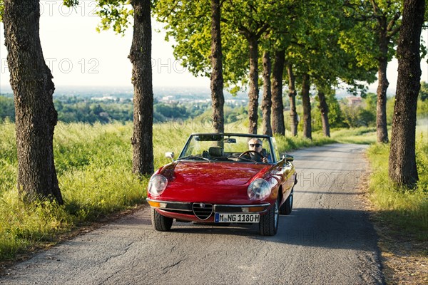 Red Alfa Spider 2000