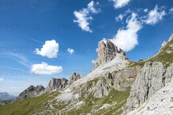 Circular trail from Passo Giau via Nuvolau