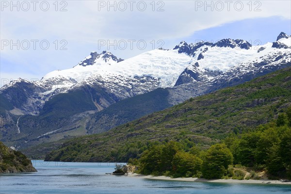 Isthmus between Lago General Carrera and Lago Bertrand