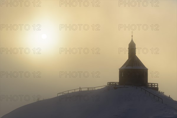 Wallbergkircherl in Wolken