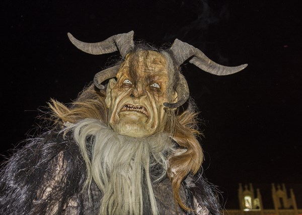 Krampus with the Lichtenworther Klachlteufel at the Advent Market