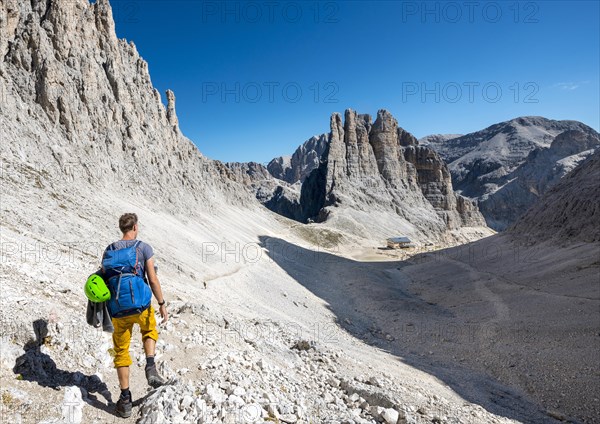 Hiker descending from the Santner via ferrata to the Gartl hut