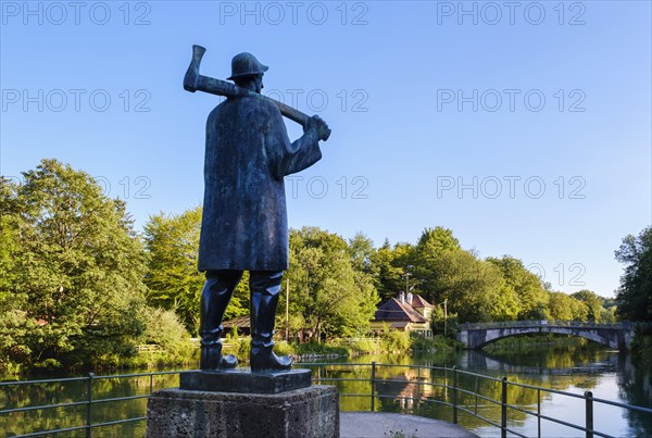 Bronze sculpture The Isar raftsman by sculptor Fritz Koelle