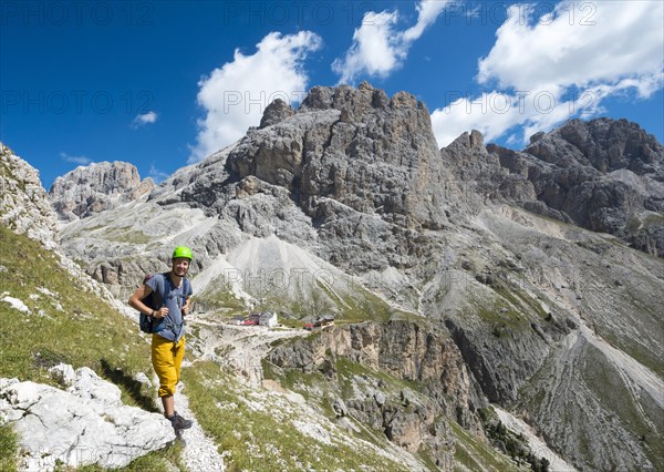 Hiker at the Rosengarten group walk around