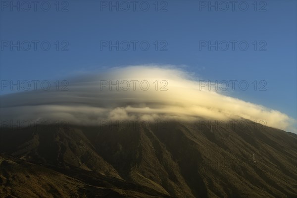 Passat cloud covers the summit of Pico del Teide