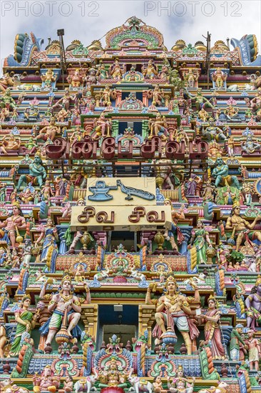 Hindu figures on Arulmigu Kapaleeswarar Temple