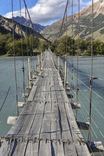 Suspension bridge at Cerro Fitz Roy