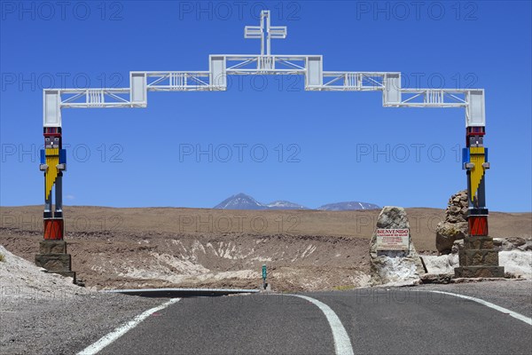 Arch over the main road welcomes visitors