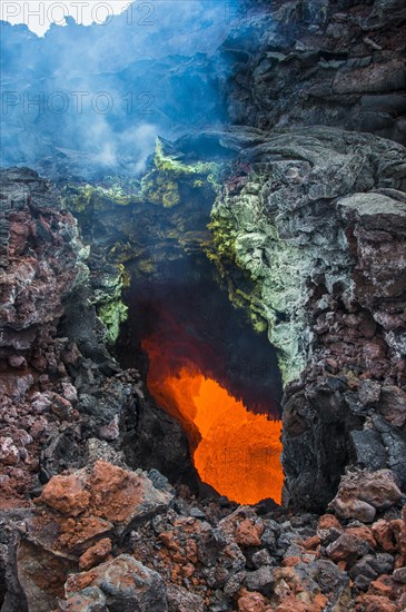 Active magma in a stream below the Tolbachik volcano