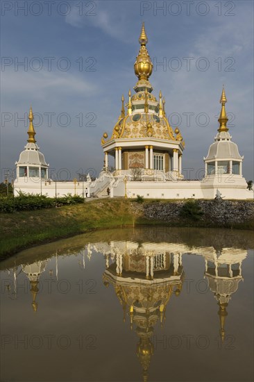 Pond in front of Maha Rattana Chedi of Wat Thung Setthi
