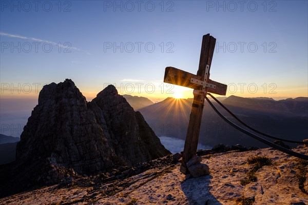 Summit cross of the third Watzmannkind in front of first and second Watzmannkind