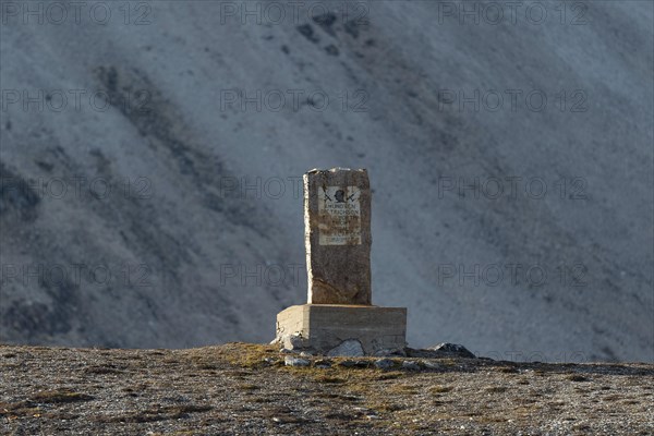Memorial stone for Amundsen-Ellsworth North Pole Airplane Expedition