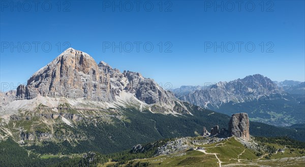 Hiking trail to Nuvolau