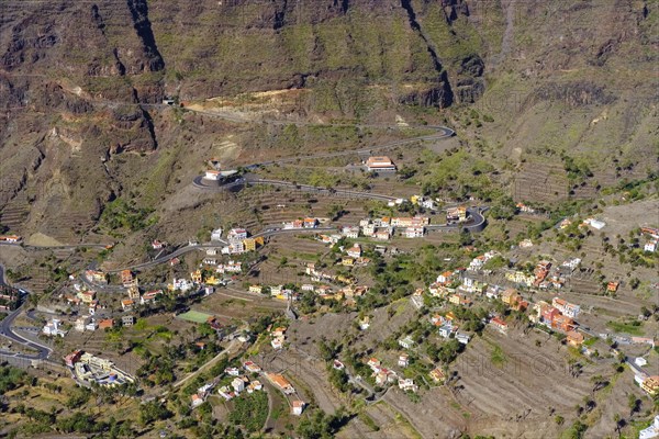 Mountain village Retamal and Lomo del Balo