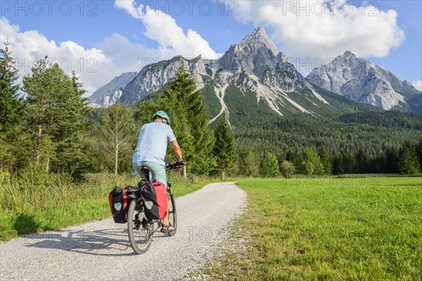 Cyclist with mountain bike