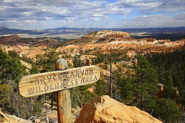 Sign Bryce Canyon Wilderness Area at the start of the Fairyland Trail in the Amphitheatre