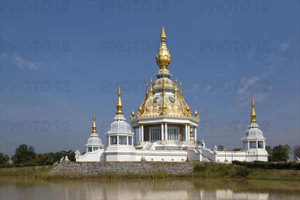 Pond in front of Maha Rattana Chedi of Wat Thung Setthi