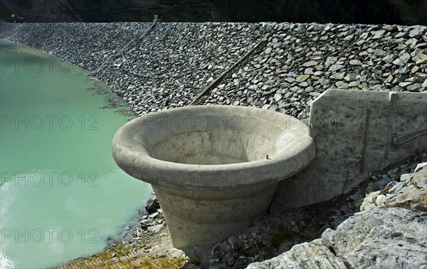 Overflow funnel at the Gepatsch reservoir