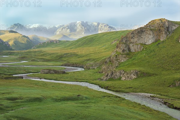 Eki Naryn gorge with Naryn River