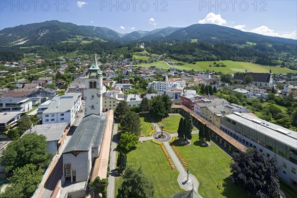 Stadtpark Schwaz with the new bell tower of the parish church Maria Himmelfahrt