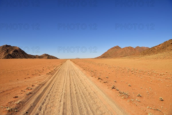 Sandtrack through the Tiras Mountains