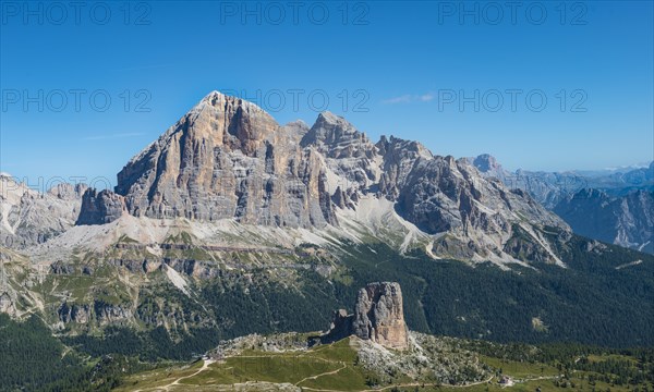 Hiking trail to Nuvolau