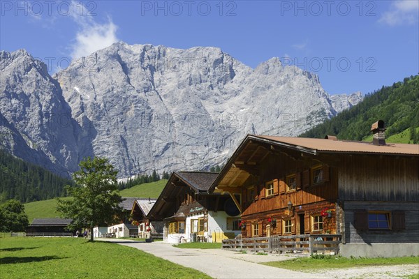 Engalm in front of Grubenkarspitze