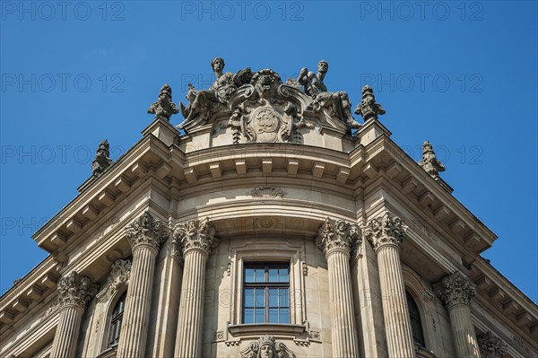 Gable with decorative figures