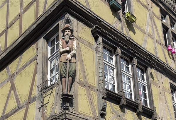 Merchant sculpture on Maison zum Kragen at Rue des Marchands