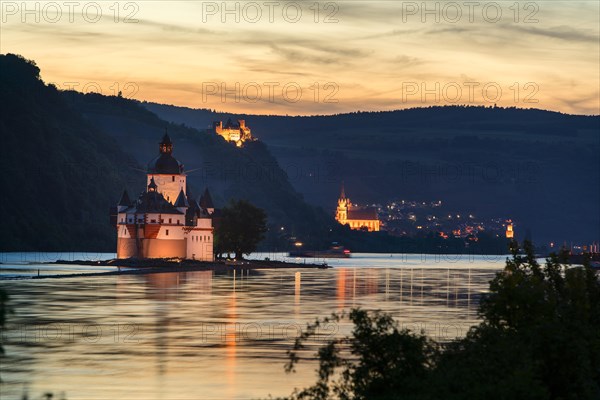 Pfalzgrafenstein Castle in front of Oberwesel with Liebfrauenkirche and Schonburg Castle