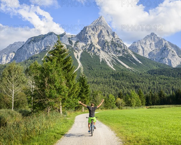 Cyclist with mountain bike rides hands-free